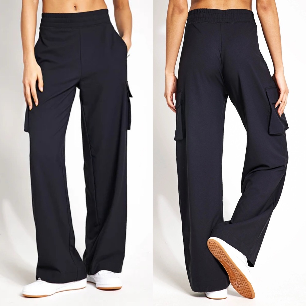 NWT Beyond Yoga City Chic Cargo Pant in Black - XL